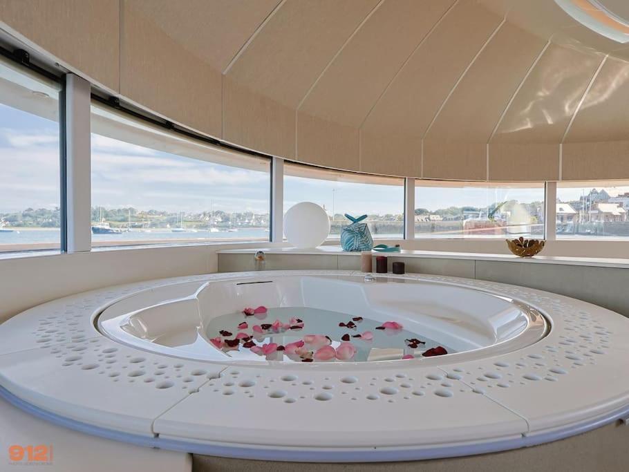 Anthenea Suite Hoteliere Flottante Perros-Guirec Kültér fotó